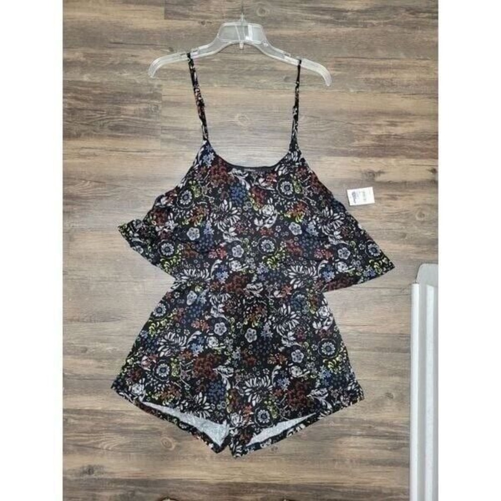 Charlotte russe ambiance Floral Romper‎